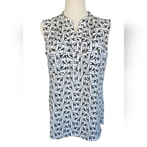 Jones New York sleevless top with Giraffes
